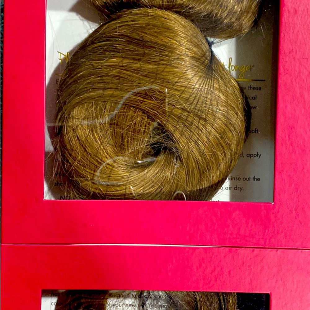 Luxy Hair Extensions. 20” Clip ins.